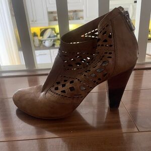 Beige Leather Cutout Ankle Boots | Block Heel | Made in Italy | EU 38